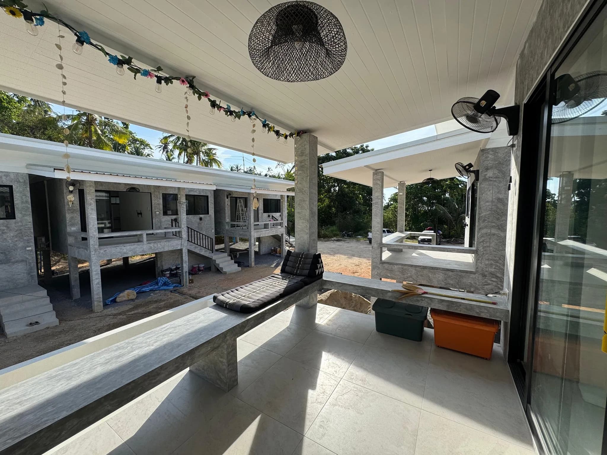 Living area with natural light — Dao · Star Koh Phangan